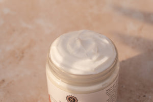 Skalli Essentials Nila & Argan Mask with a spatula, showcasing its natural exfoliating formula for a brighter, smoother complexion.