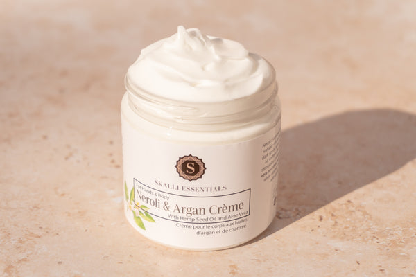 Skalli Essentials Nila & Argan Mask being applied to skin for brightening and hydrating benefits, enriched with rose water and honey.